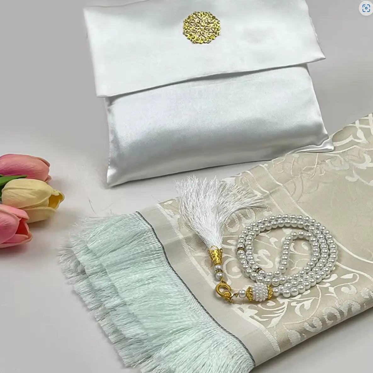 Muslim Prayer Mat Set with Prayer Beads