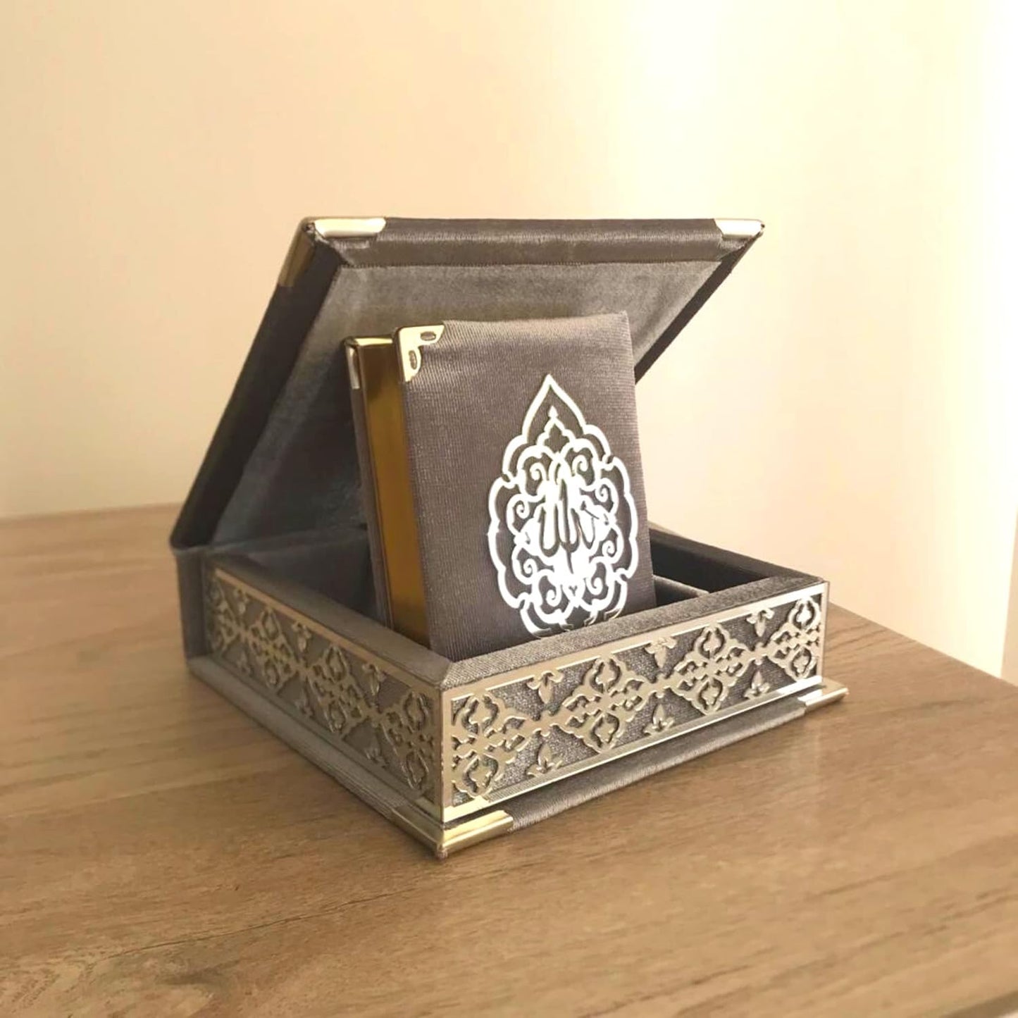 Quran Gift Box With Pearl Tasbih