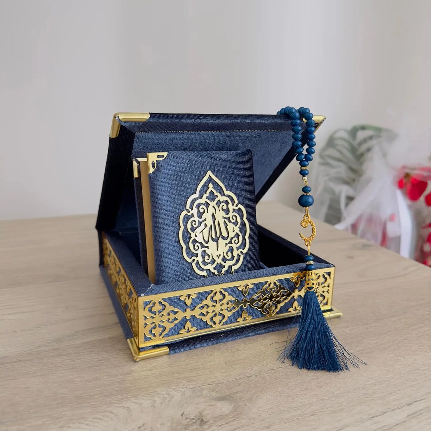 Quran Gift Box Set with Velvet Covered Box Pearl Tasbeeh for Eid Ramadan Weddings Islamic Home Decor Gift Koran Tasbih with Decorated Box Muslim Table Decoration Elegant Decorative Religious